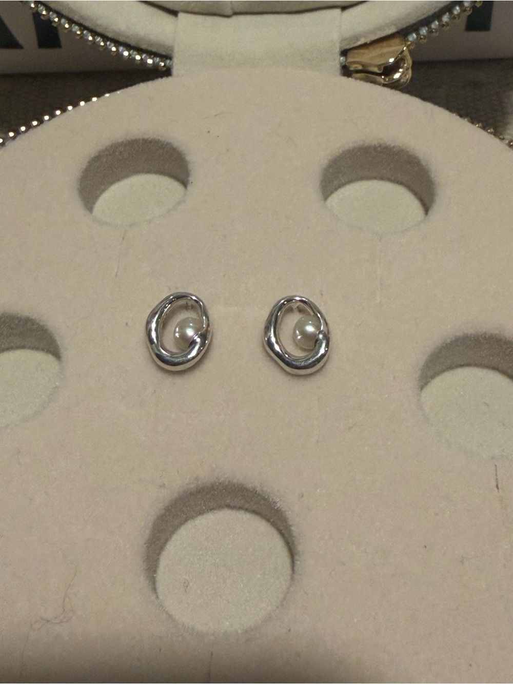 BNWOT Pandora Silver Pearl Stud Earrings